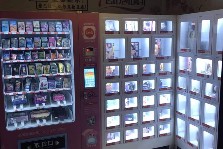 自动贩卖机主机与副柜